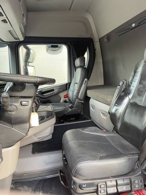 Scania R650 V8 NGS Scania r650 / Triple / Retarder / full-air/ clutch on demand - Photo 38